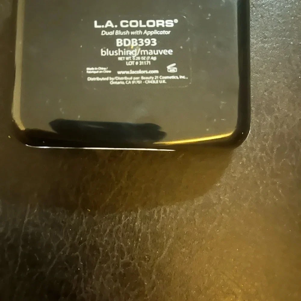 New! L.A. Colors dual Blush with Applicator Blushing/Mauvee